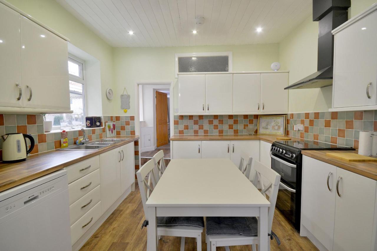 Ground Floor Apartment Up To 6 Guests With Games Chill Out Room Скарборо Экстерьер фото