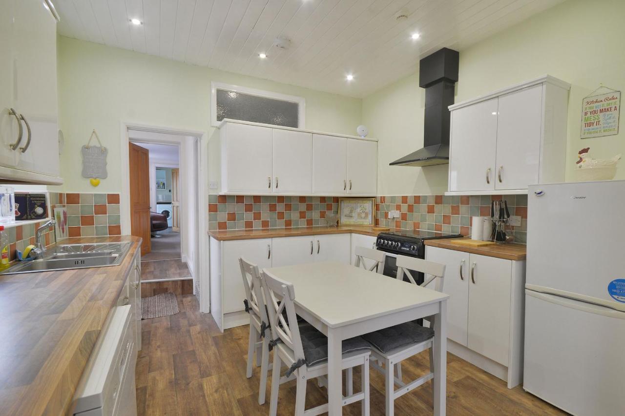 Ground Floor Apartment Up To 6 Guests With Games Chill Out Room Скарборо Экстерьер фото