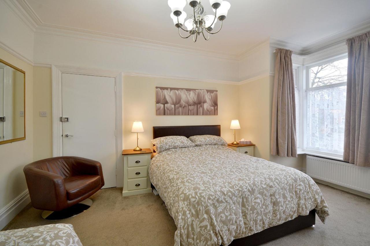 Ground Floor Apartment Up To 6 Guests With Games Chill Out Room Скарборо Экстерьер фото