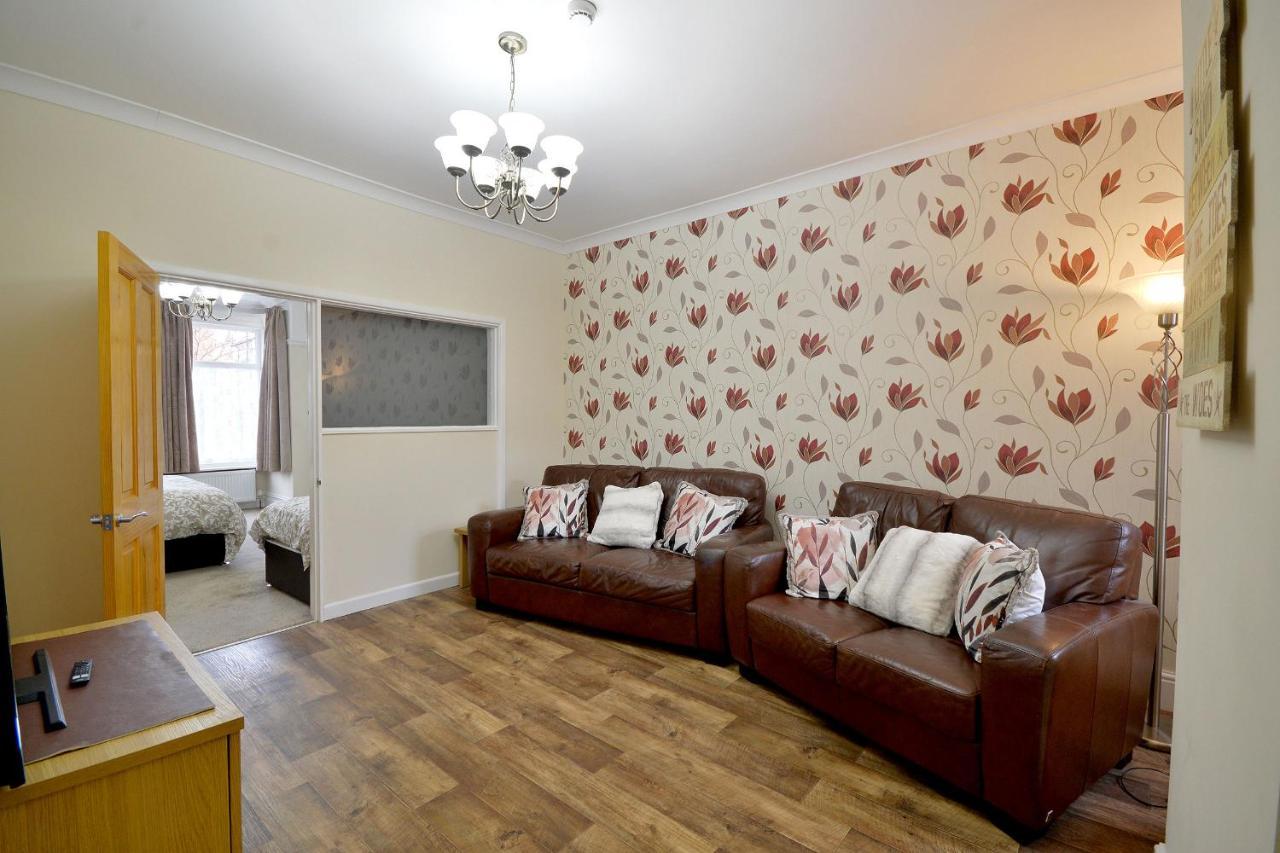 Ground Floor Apartment Up To 6 Guests With Games Chill Out Room Скарборо Экстерьер фото