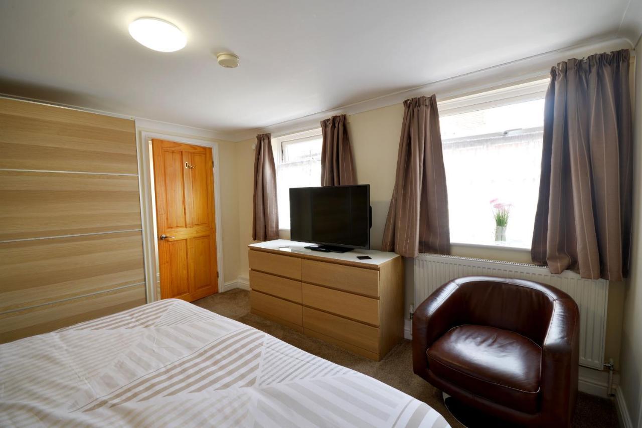 Ground Floor Apartment Up To 6 Guests With Games Chill Out Room Скарборо Экстерьер фото