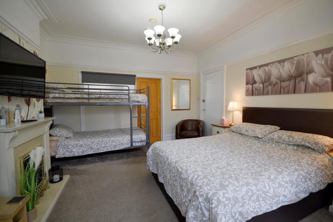 Ground Floor Apartment Up To 6 Guests With Games Chill Out Room Скарборо Экстерьер фото