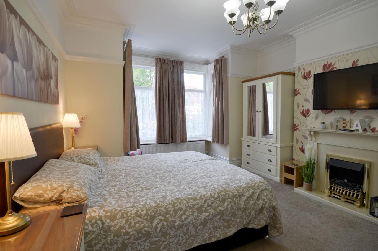 Ground Floor Apartment Up To 6 Guests With Games Chill Out Room Скарборо Экстерьер фото