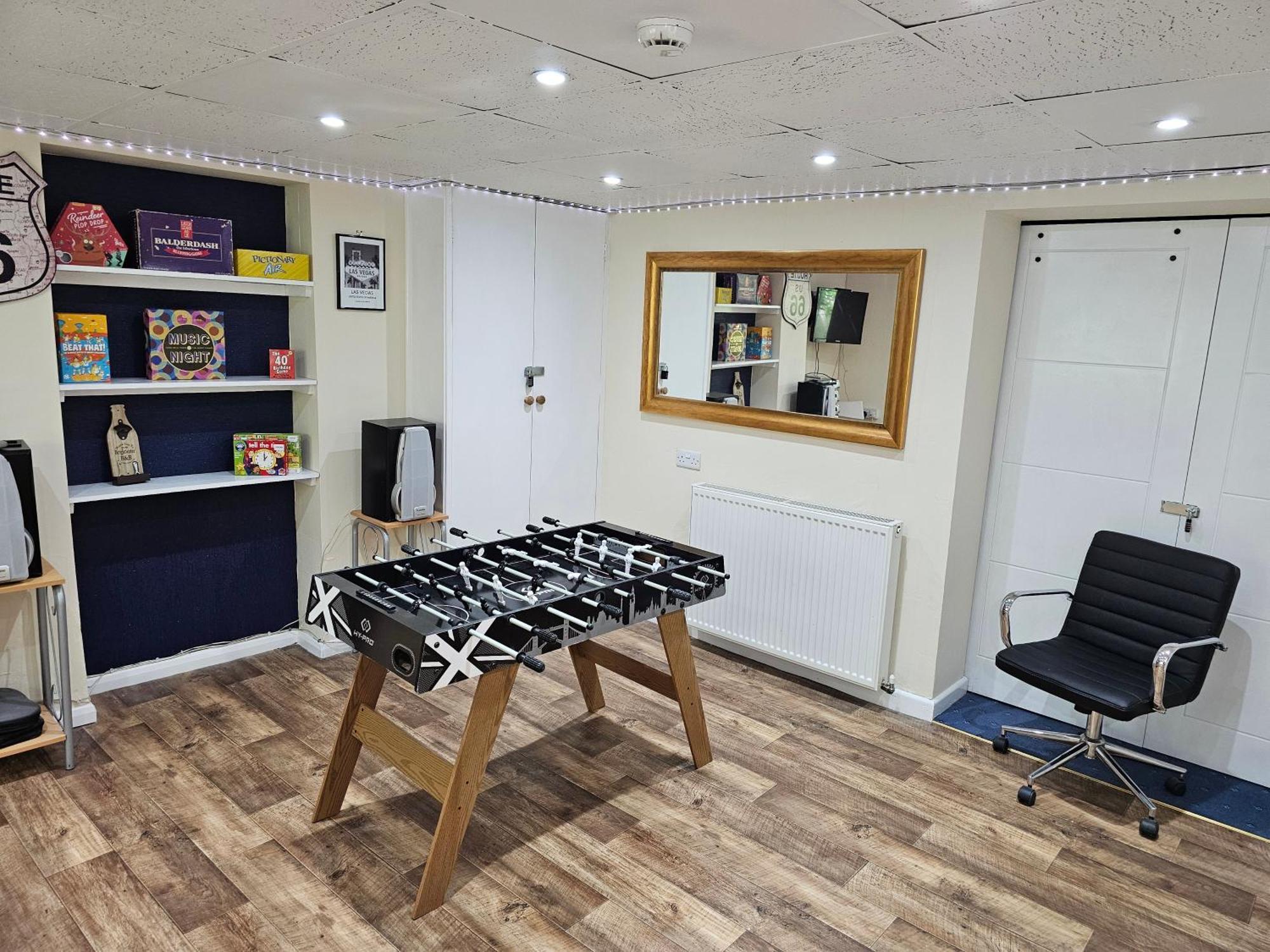 Ground Floor Apartment Up To 6 Guests With Games Chill Out Room Скарборо Экстерьер фото